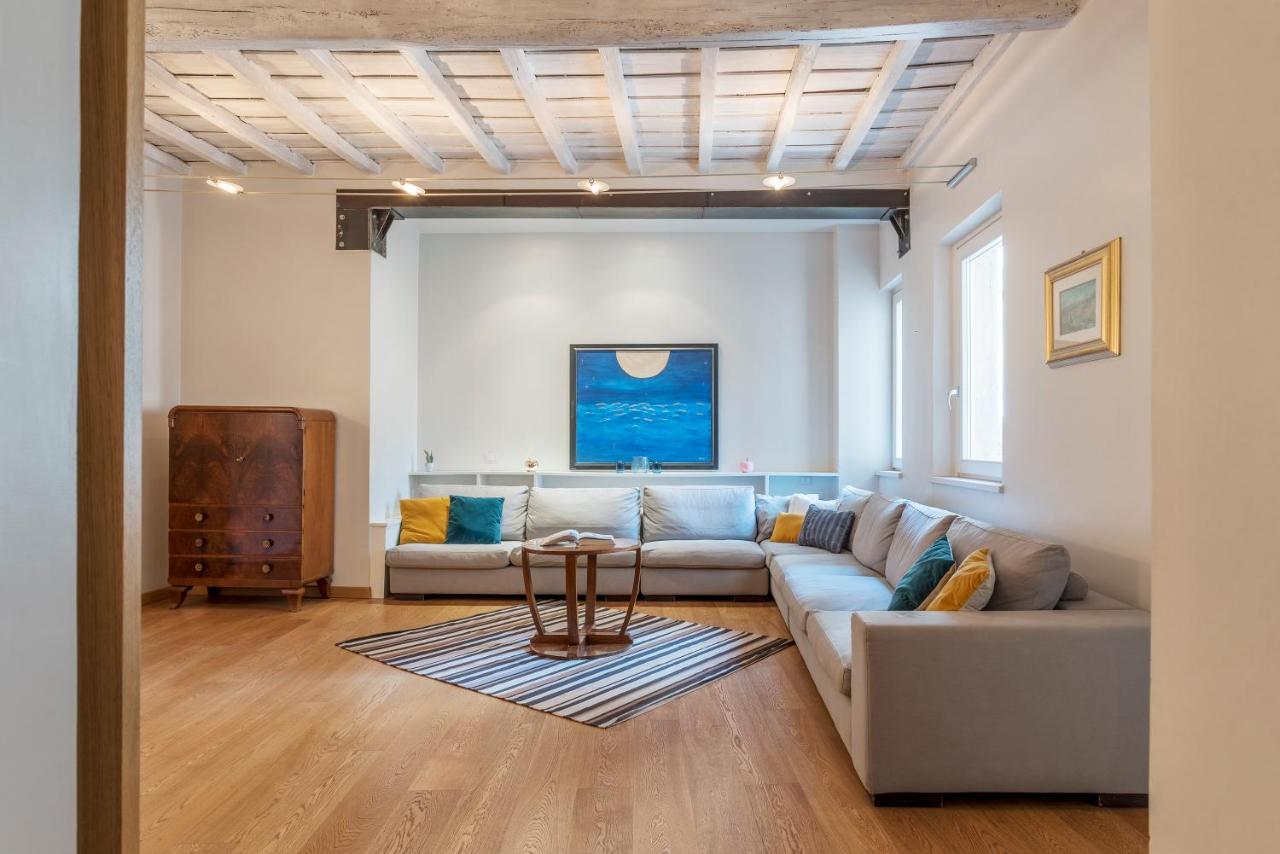 Piazza Navona Elegant Apartment Rom
